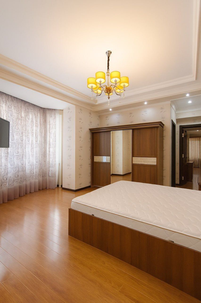 Sotiladi квартира Центр Садыка Азимова  4//4//7 184м4  фото оригинал