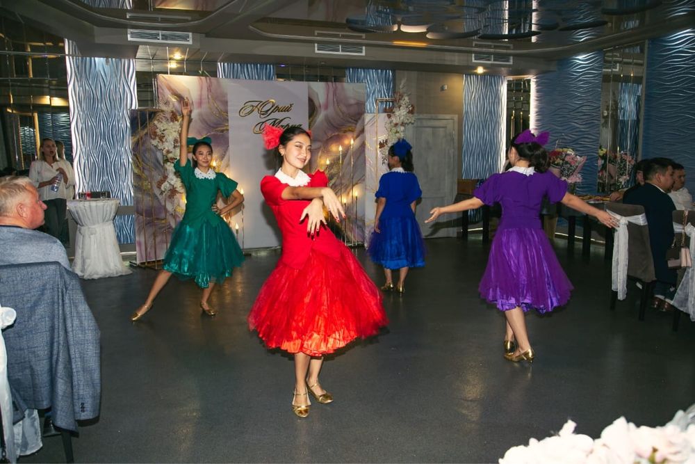 Продаются национальные костюмы.