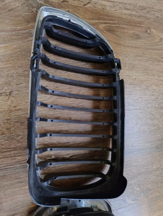 Grila radiator nara stanga dreapta Bmw Seria 3 E46