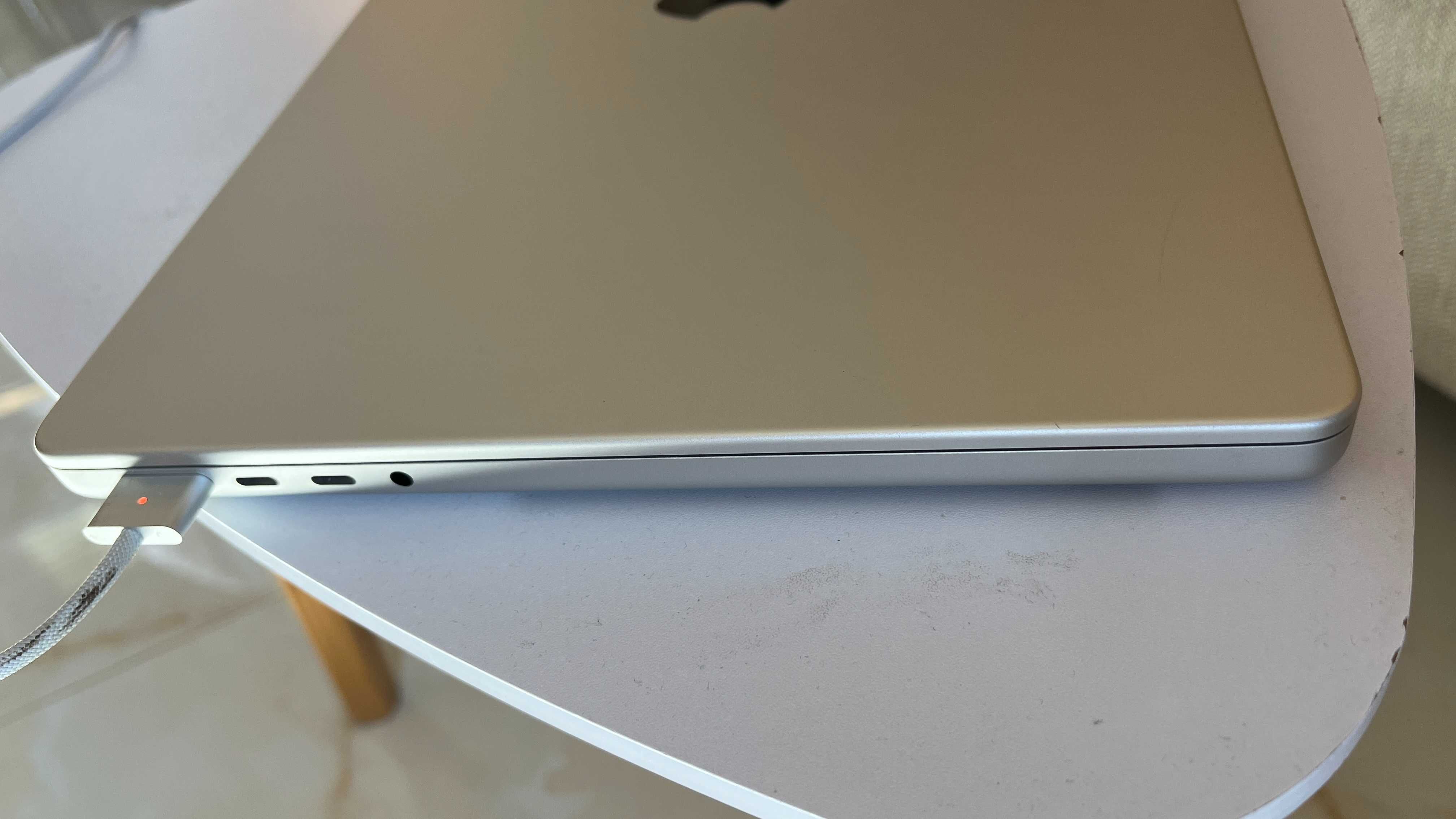 MacBook Pro M1 14" 2021/16GB RAM/512GB SSD/8 Core CPU/14 Core GPU