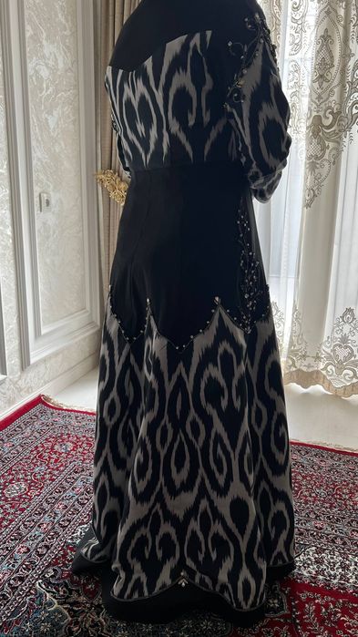 Бетакрор кўринишдаги адрас либос