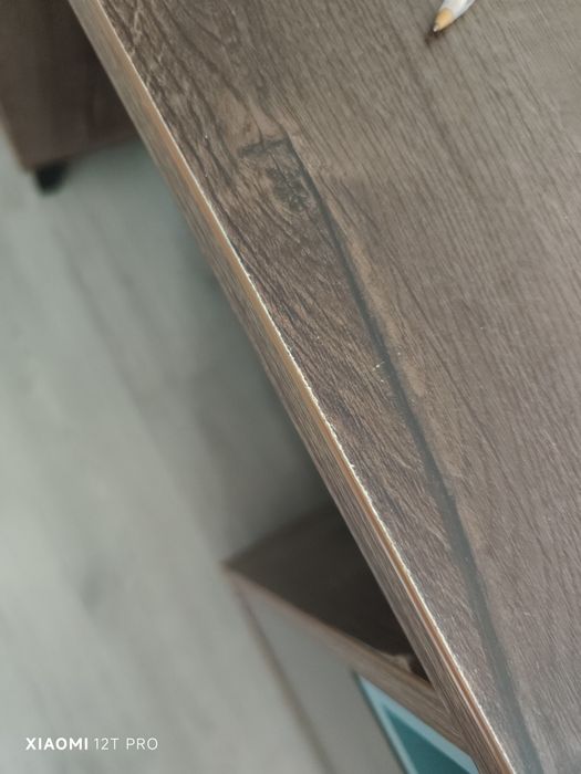 Бюро от серията Равен на Айко