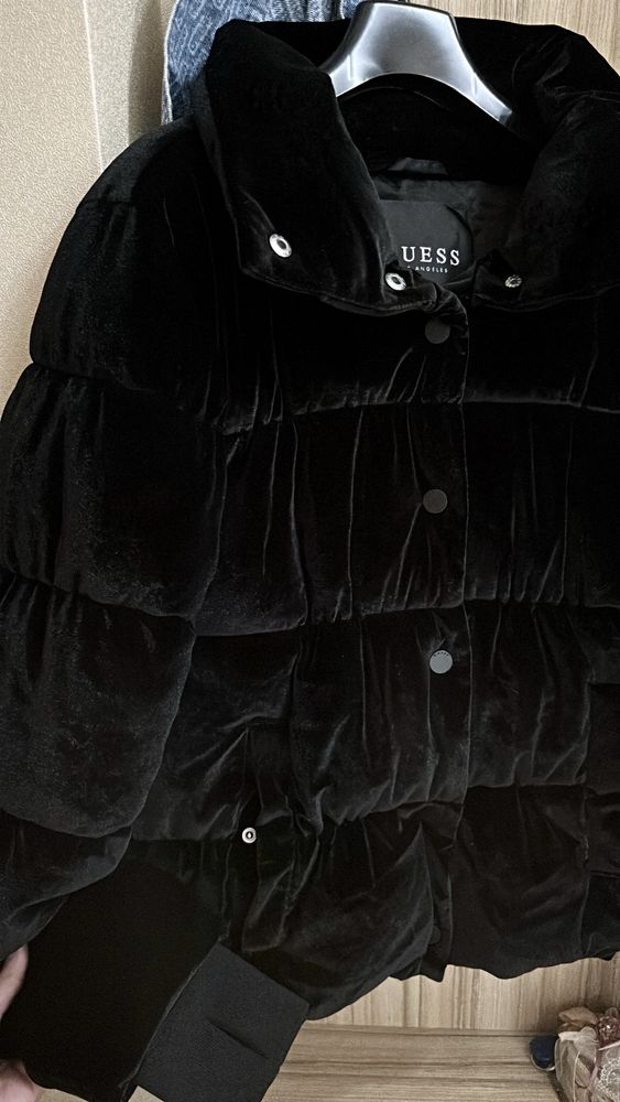 Кадифено зимно яке Guess