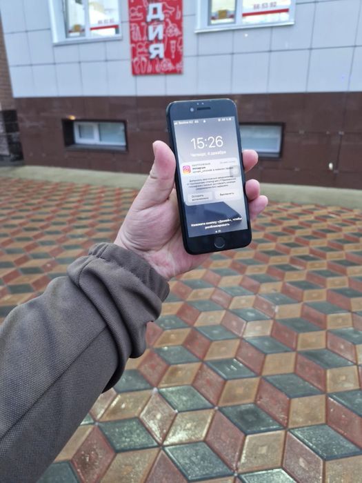 Продам IPhone 7