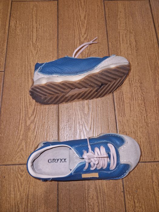 2* 75 lei/ perechea : Bocanci și trekeri = pantofi piele nr 35. Fete