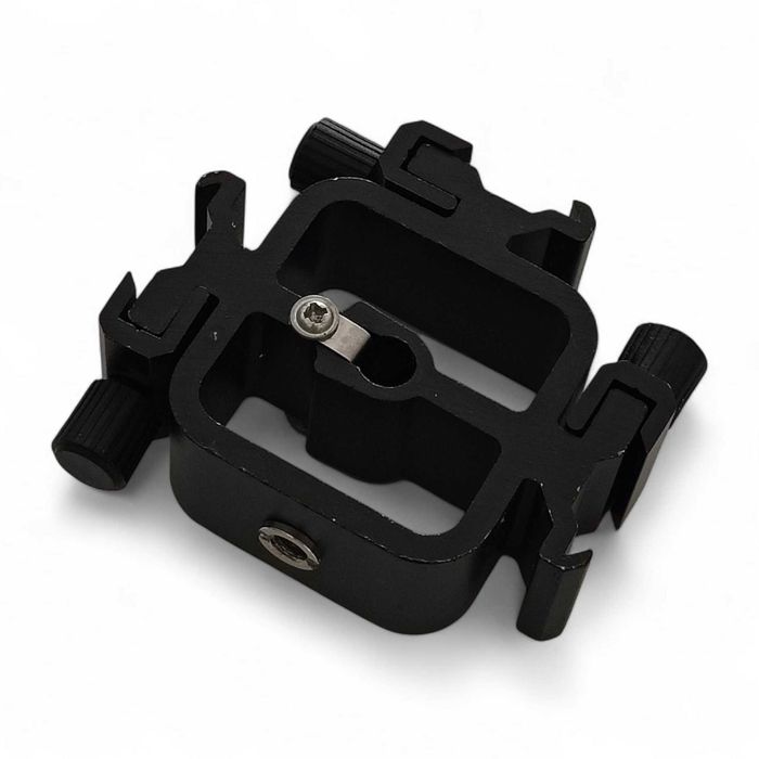 Adaptor triplu blitz cu menghina pentru umbrela