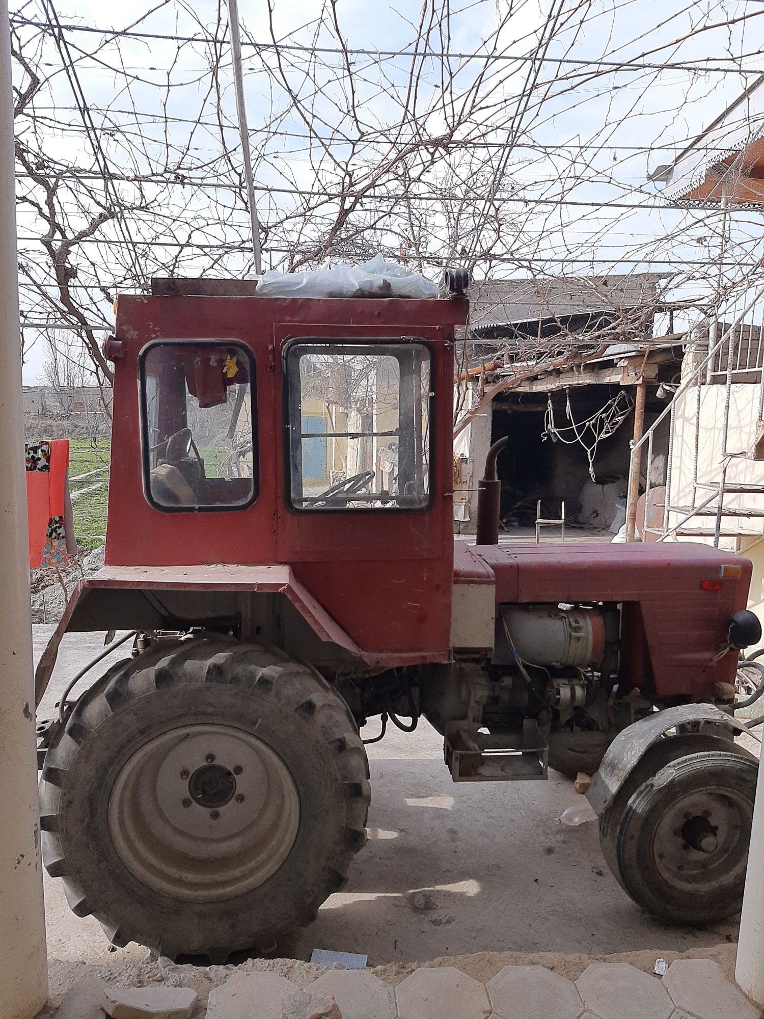 T 25 traktor sotiladi