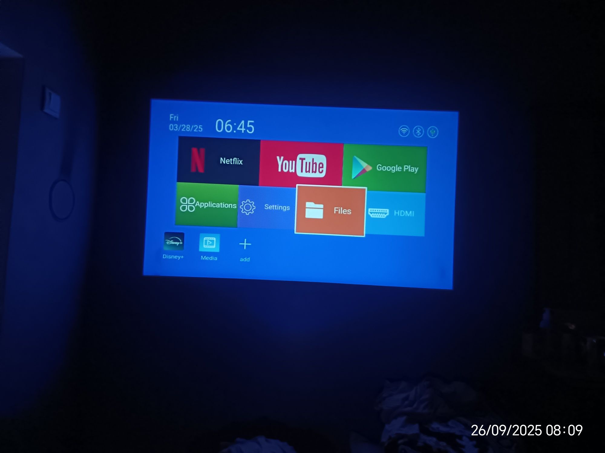 Projektor HY300 pro android WiFi BT YouTube Play merket