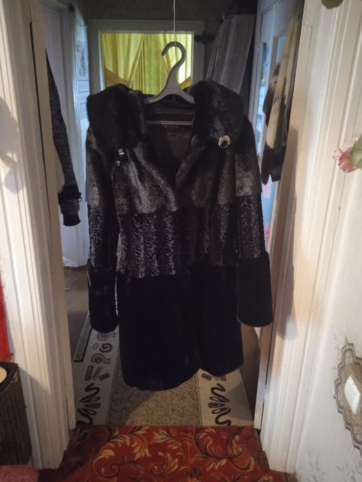 Шуба 15000тг, Белая куртка 7000тг, розовая 5000тг