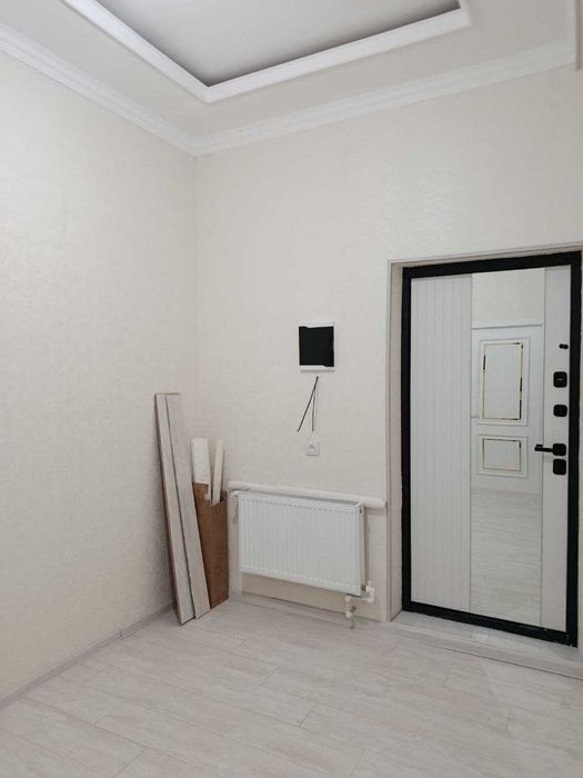 Уй сотилади.16 қаватли уйнинг 2 қаватида