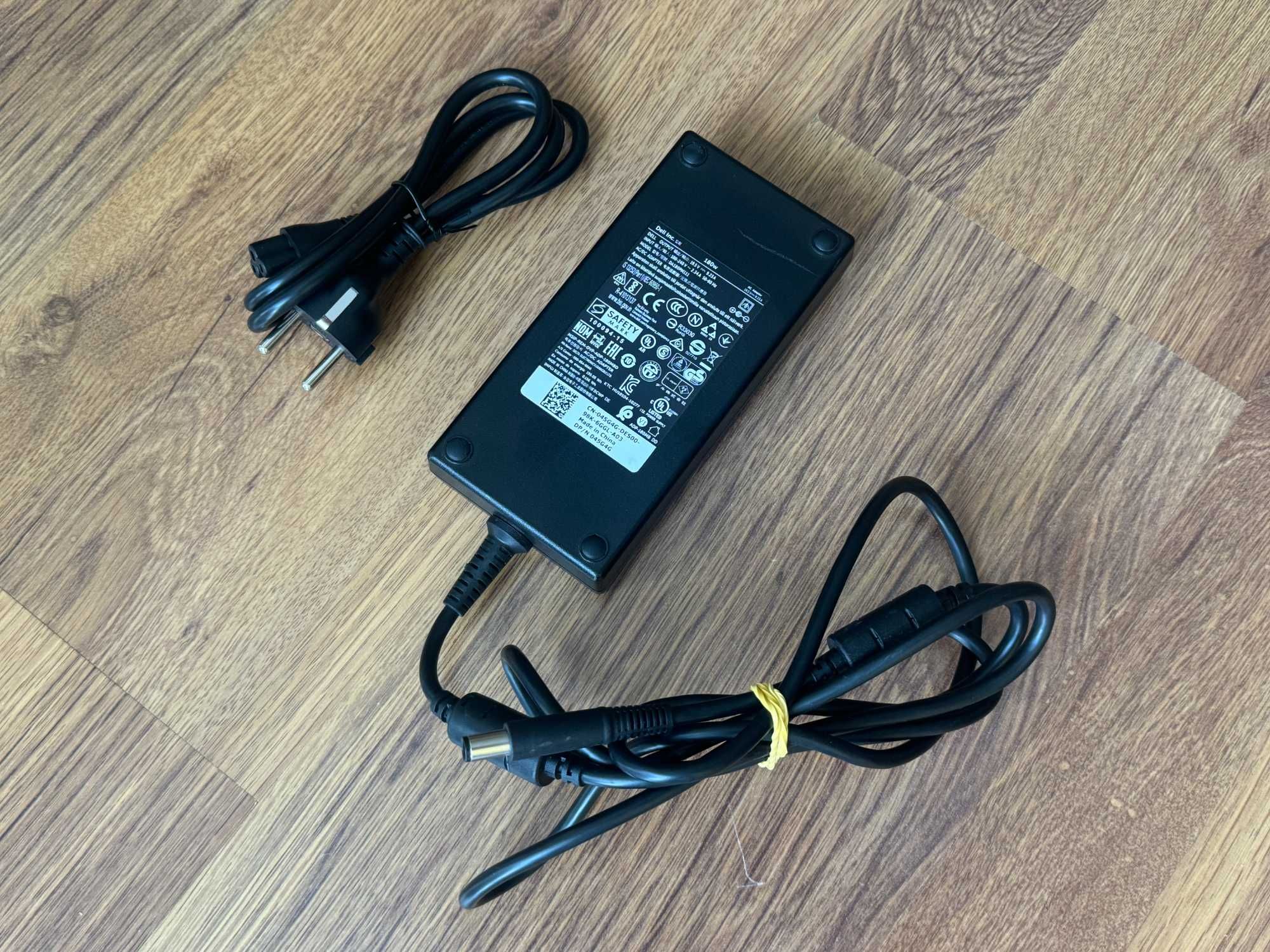 НОВО Оригинално Зарядно за Лаптоп DELL 19.5V 9.23A 180W (7.5x0.7x5.0)