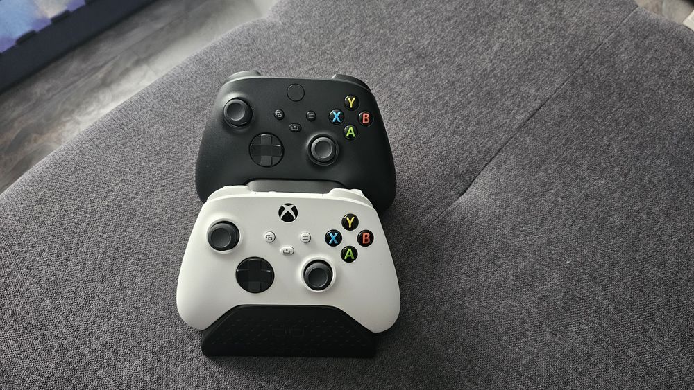 2бр Xbox (X, S) контролери+зарядна станция Venom
