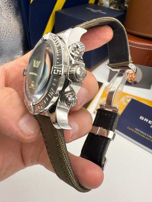 Breitling Avenger зелено