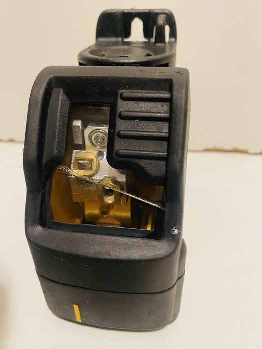 Laser dewalt DCE 088  putin fisurat