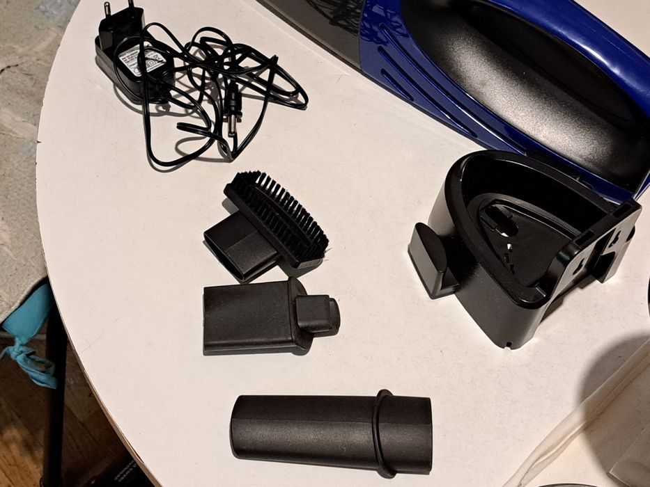 Ръчна акумулаторна прахосмукачка