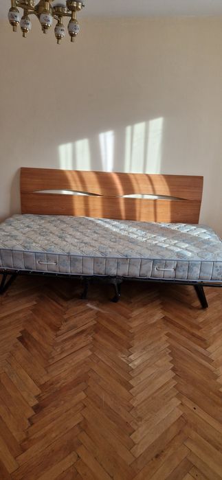 Vând pat de o persona cu tot saltea