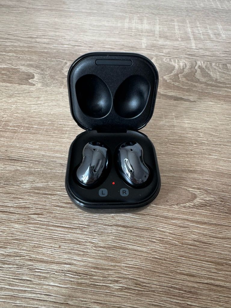 Galaxy Earbuds live