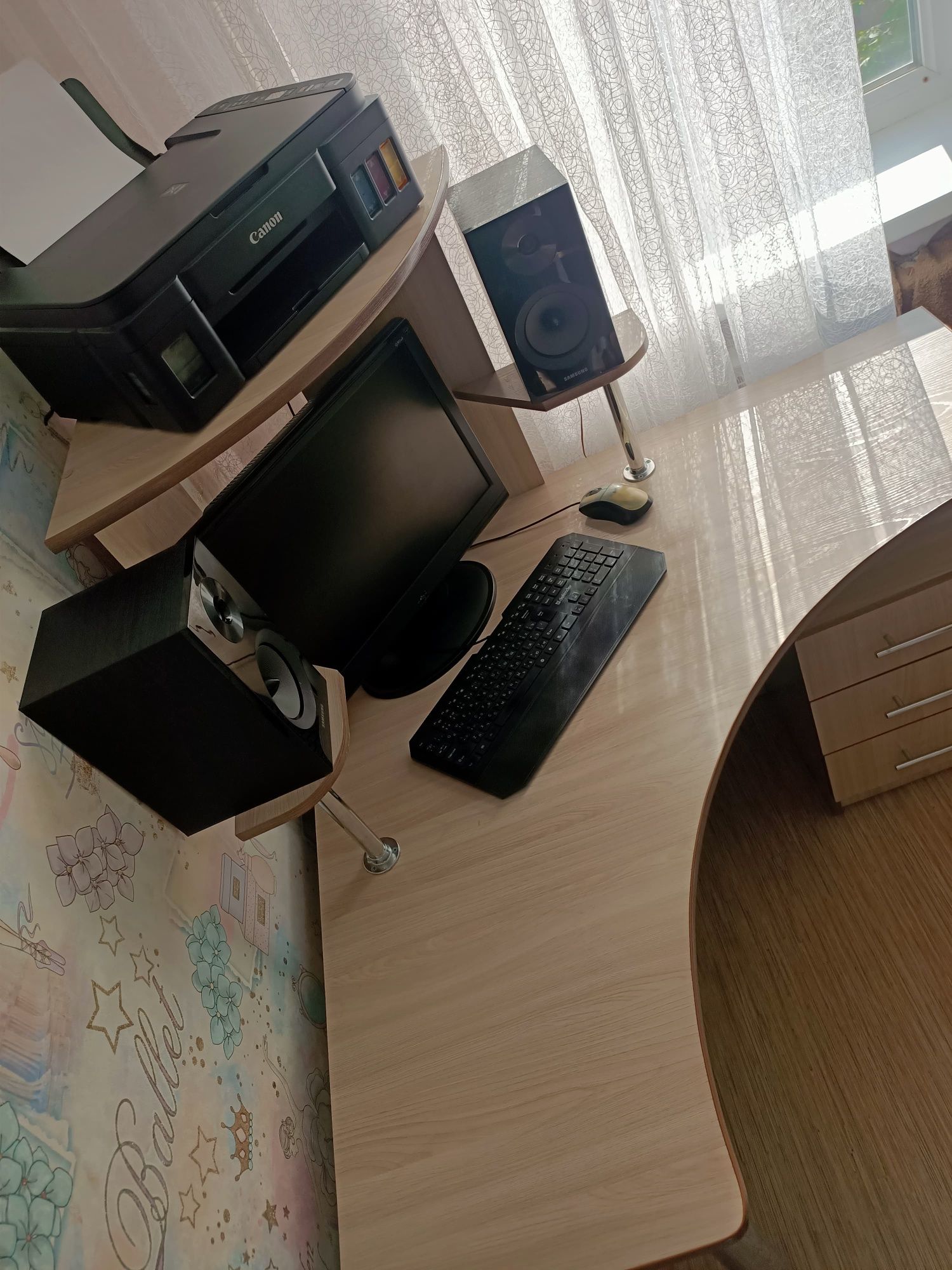 Продам компьютерный стол, компьютер, за 60.000 тенге