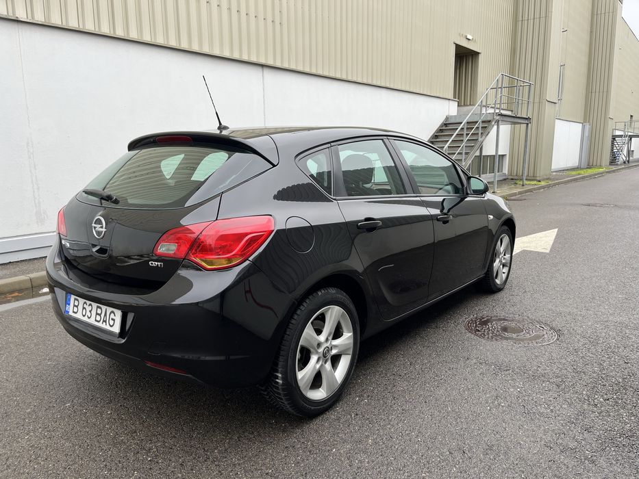 Vand Opel Astra J Euro 5 hatckback An 2012 1.7 CDTI 168.000 km realii