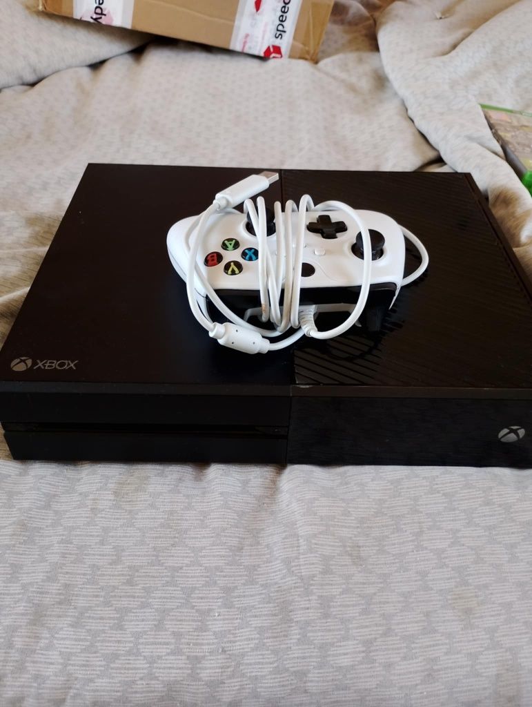 Xbox one 500gb.+