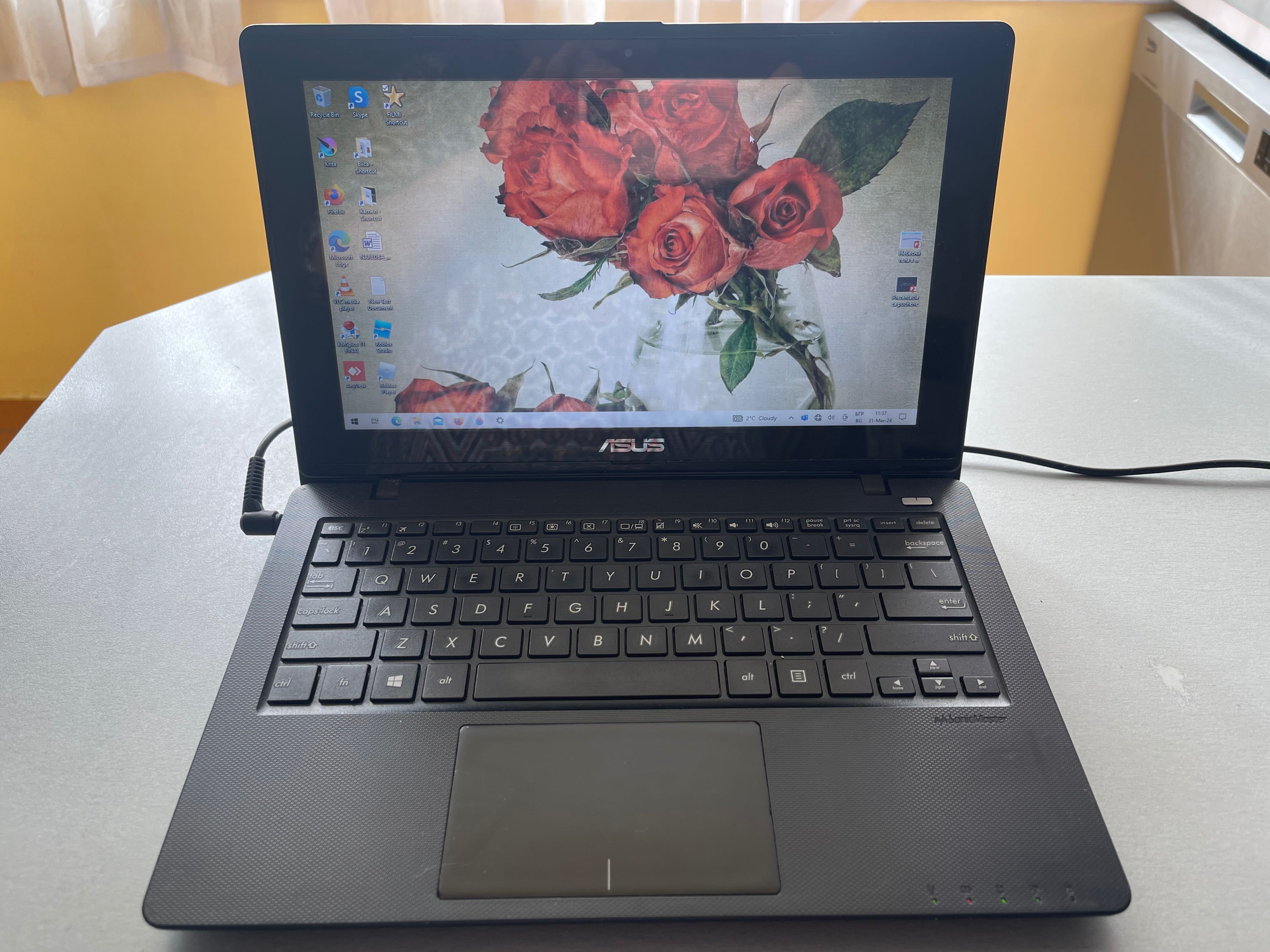 Лаптоп Asus X200M с тъчскрийн