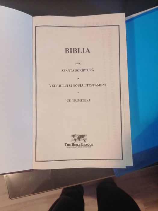 Biblie veche, rara, editata în Londra