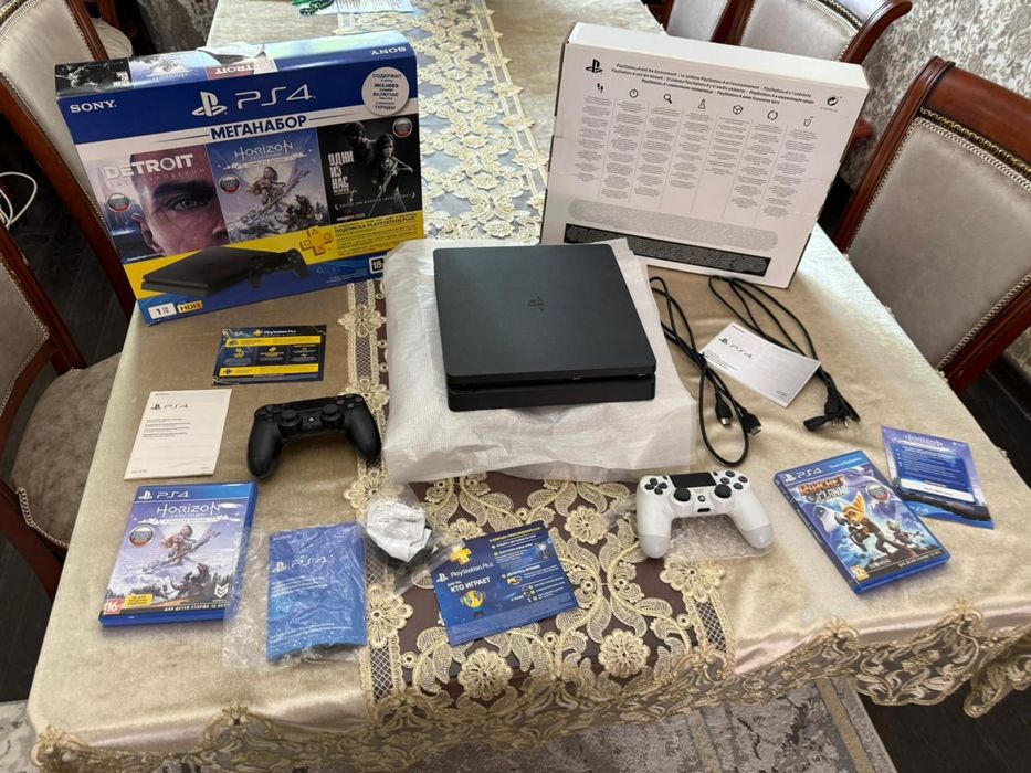 playstation 4 slim box 1 TB