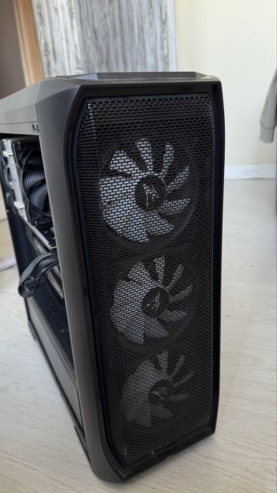 Геймърски компютър + 144hz монитор