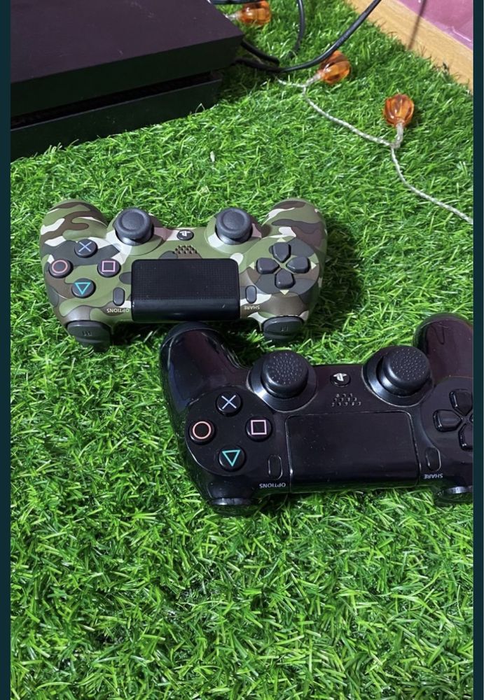 PlayStation 4 + 2 джойстика