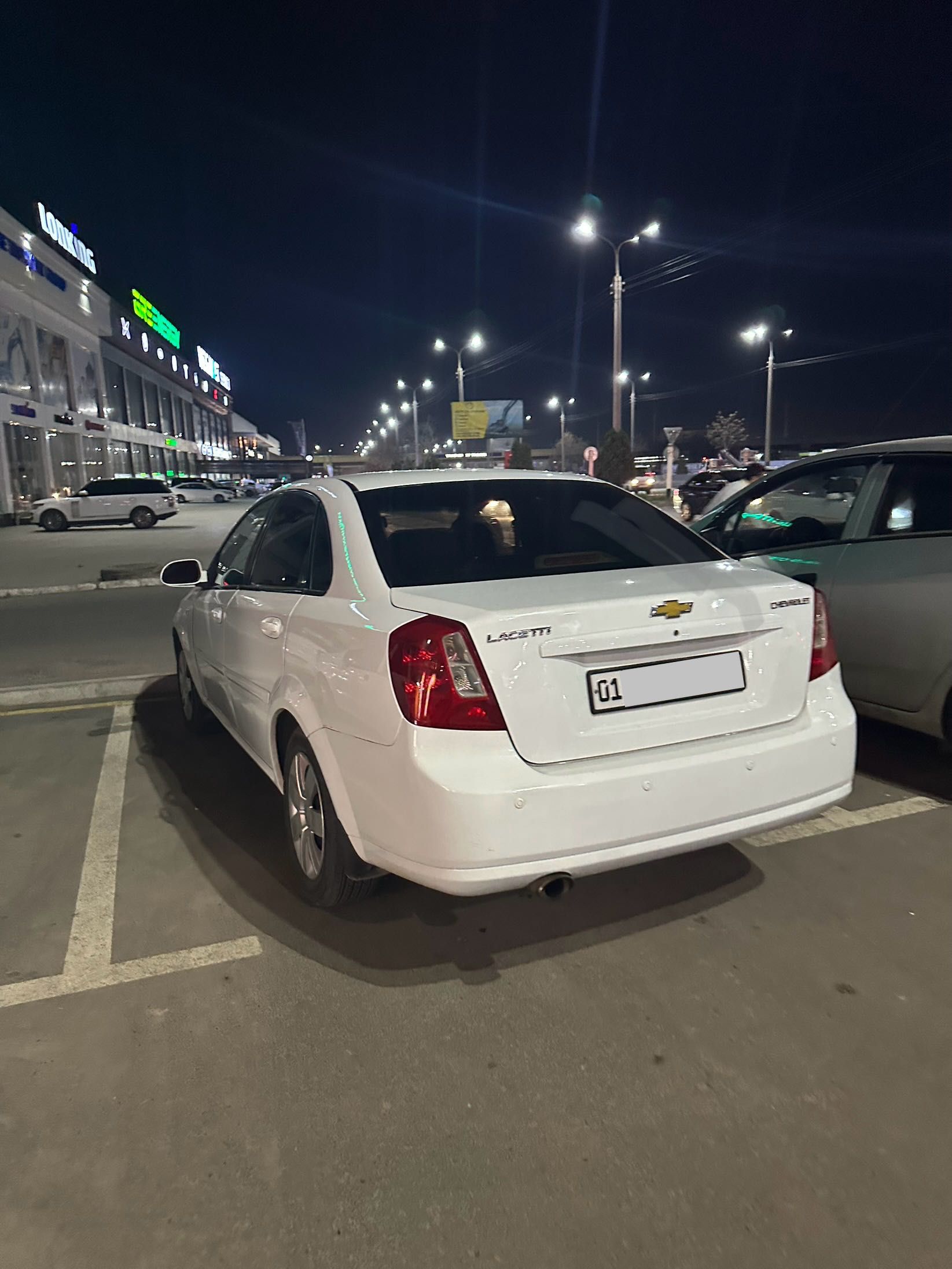 Lacetti 1.8 sotiladi, avtomat, narxini kelishamiz