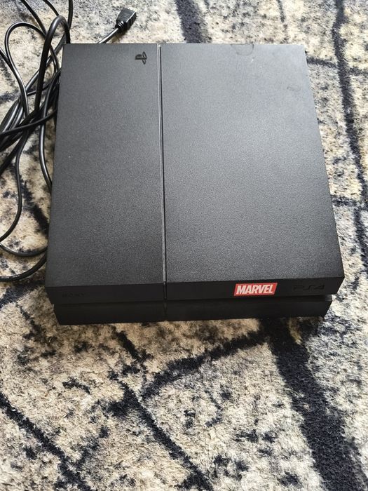 Продавам Плейстейшън 4 (PS4) спешно!!