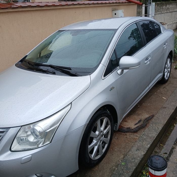 Vând toyota avensis 2.2 diesel an 2010