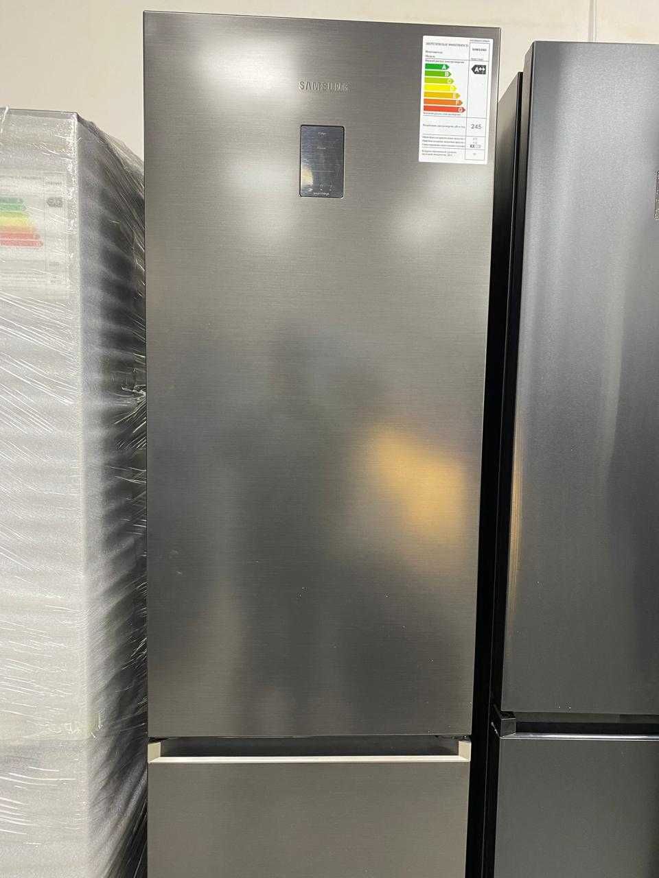 Холодильник Samsung RB38C776DB1/WT черный