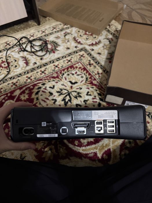 Продам XBOX 360 без джостика