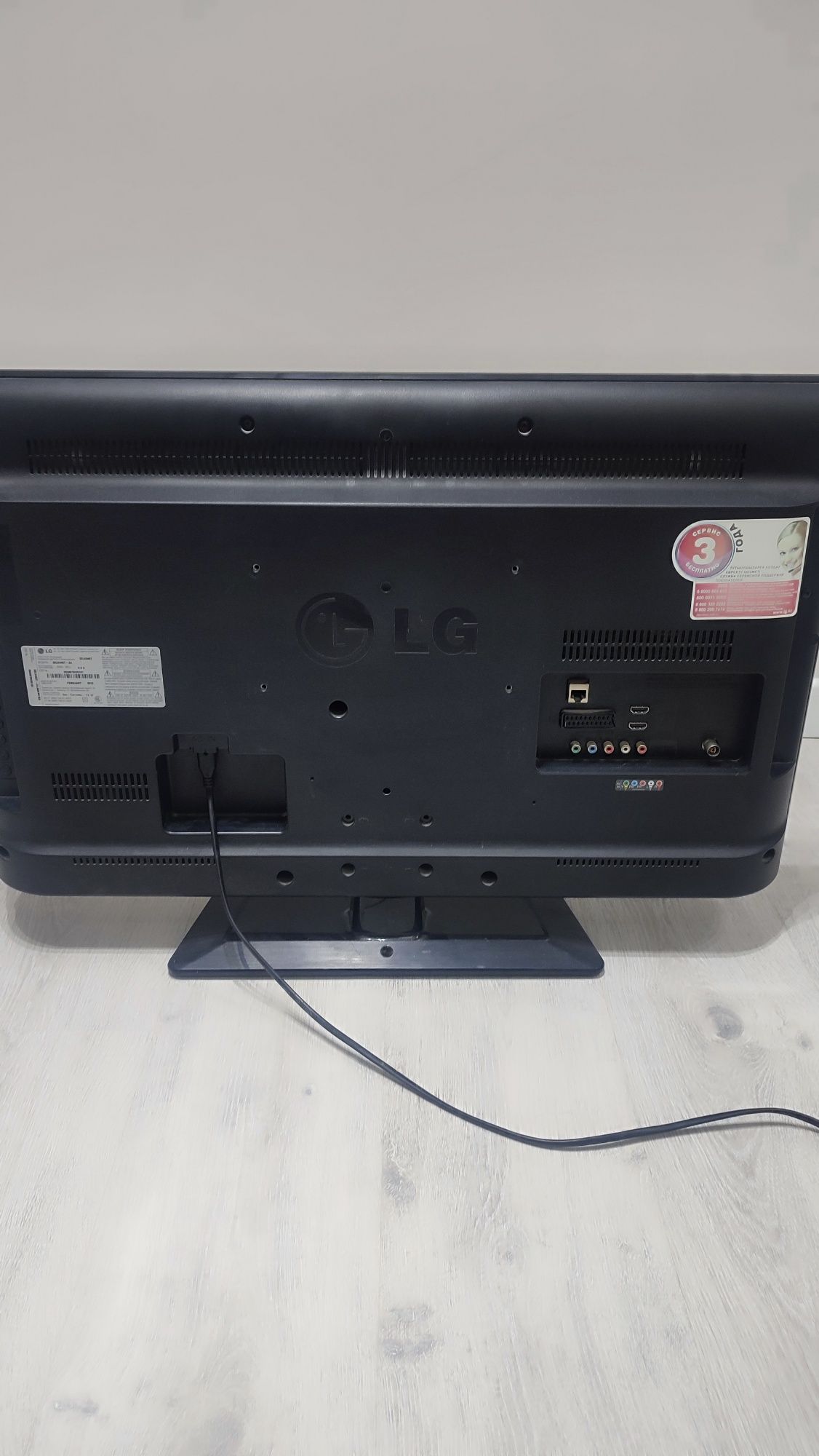 Телевизор LG в рабочем состоянии