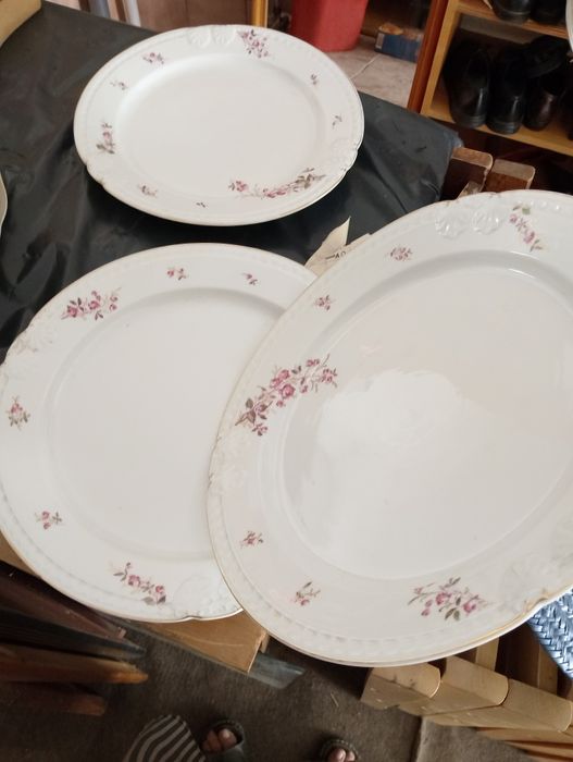 Старинни плата с релеф