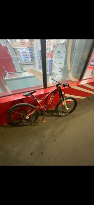 Bicicleta downhill GT