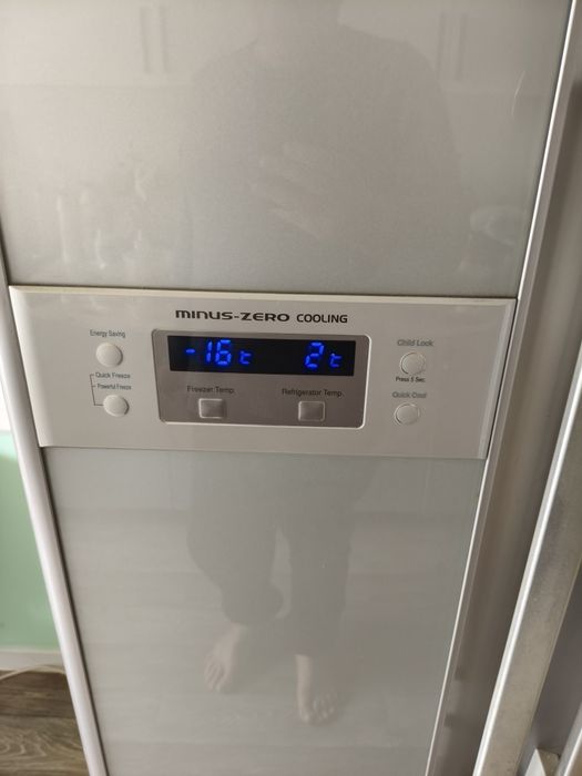 Продам большой холодильник