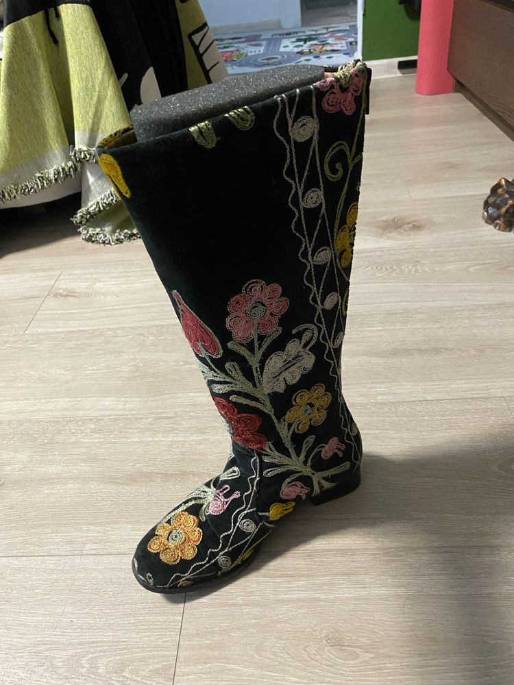 Geanta si cizme piele brodate
