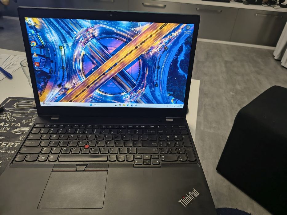 Laptop profesional Lenovo ThinkPad L15 – i5, 16GB RAM, SSD 256GB