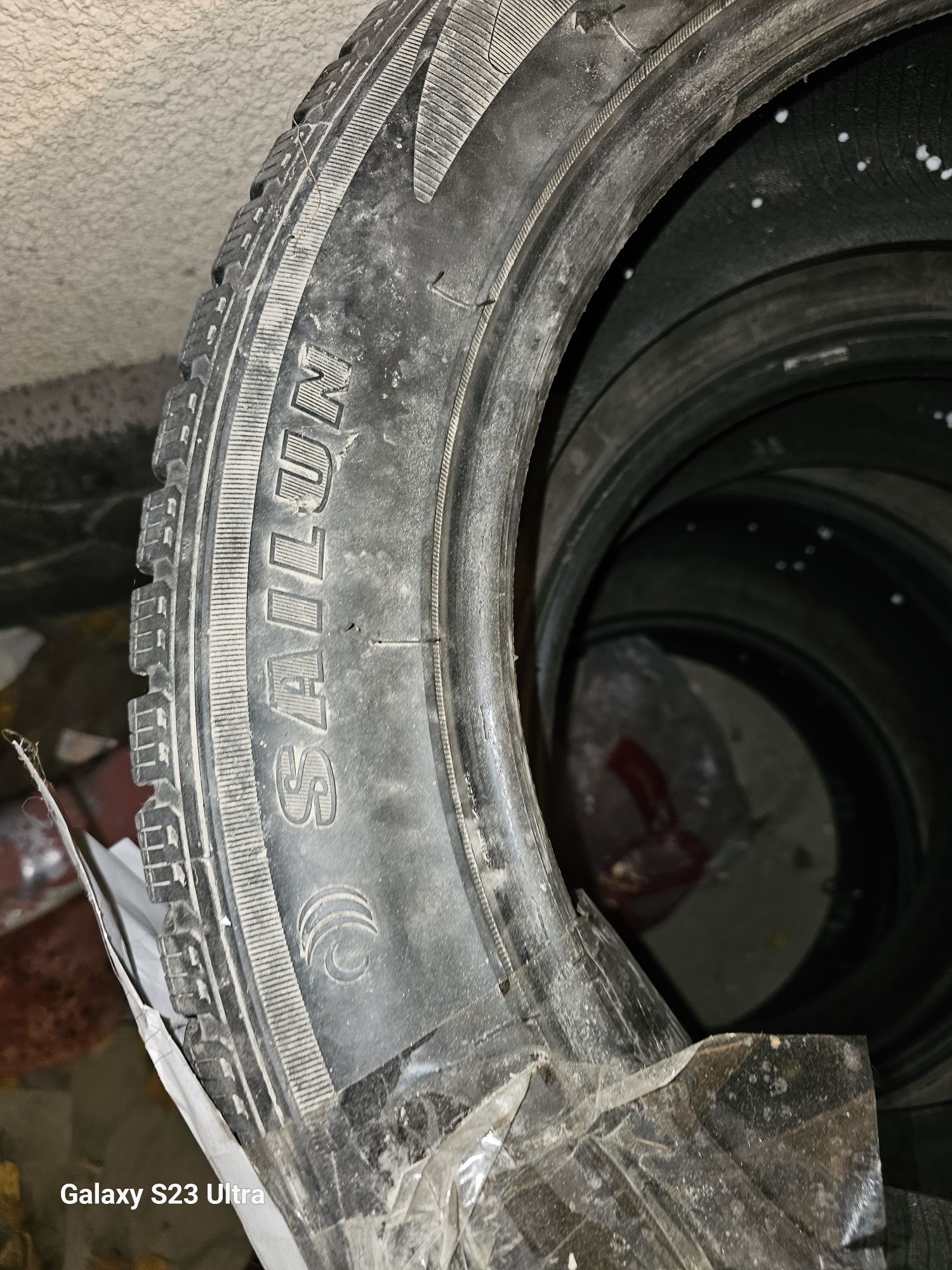 Продам шины зимние 235/55/ R19