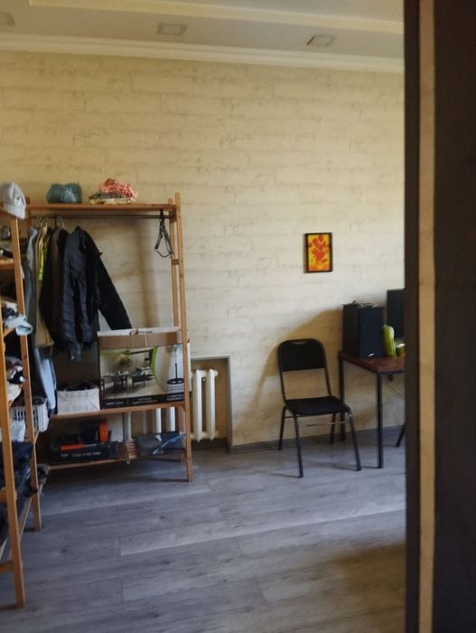 Продам срочно Чиланзар 2й квартал 3/4/4 высоко потолочная балкон 2*7