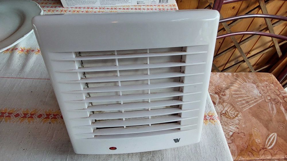 PF vind oglinda baie cu dulapior  stare perfecta plus ventilator