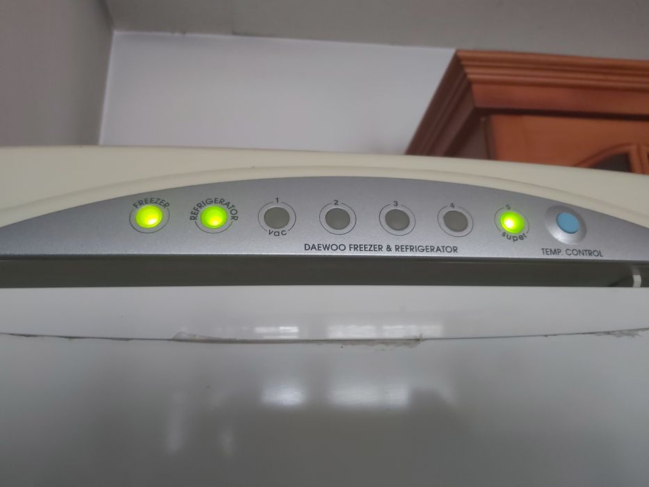 Хладилник с фризер Daewoo