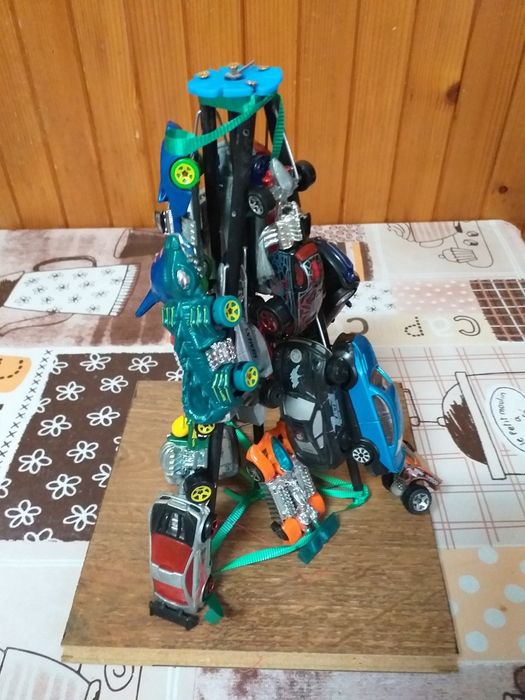 Pom de craciun din masinute