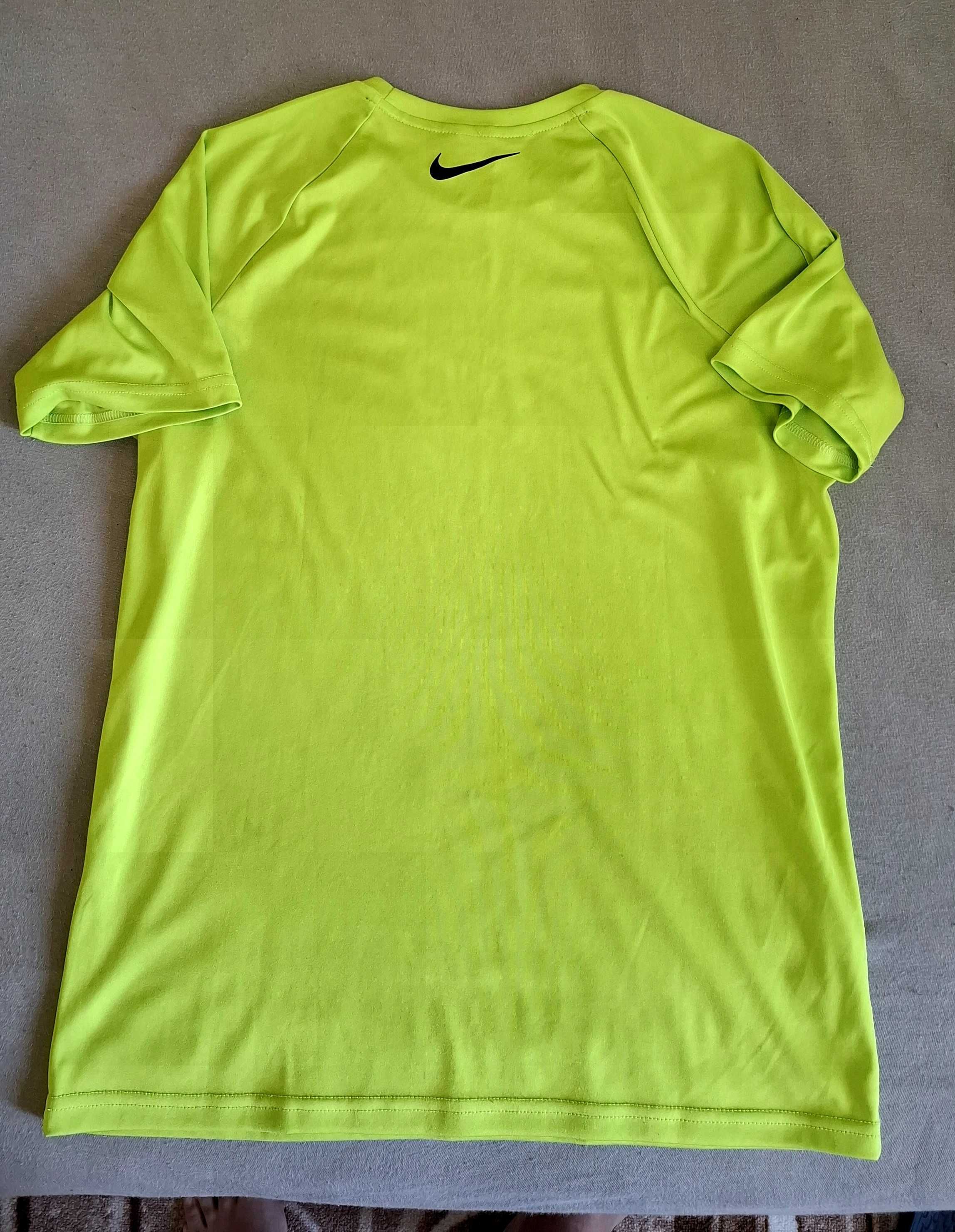 Оригинална тениска на NIKE