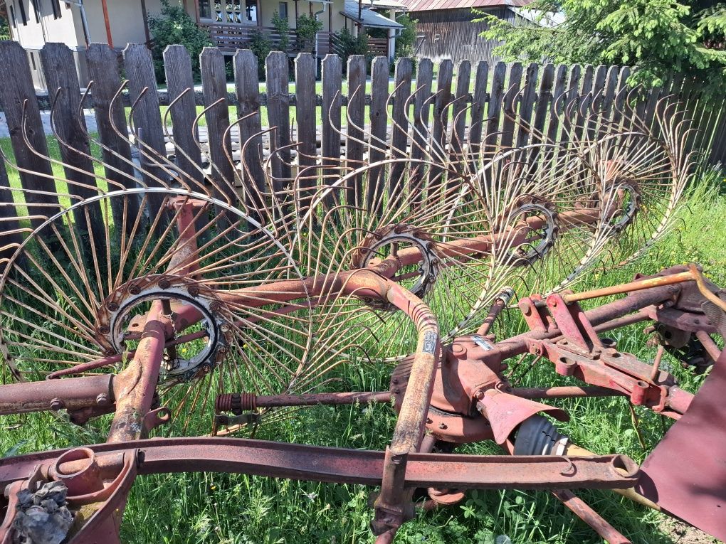 Utilaje. Greble adunat împrăștiat fin