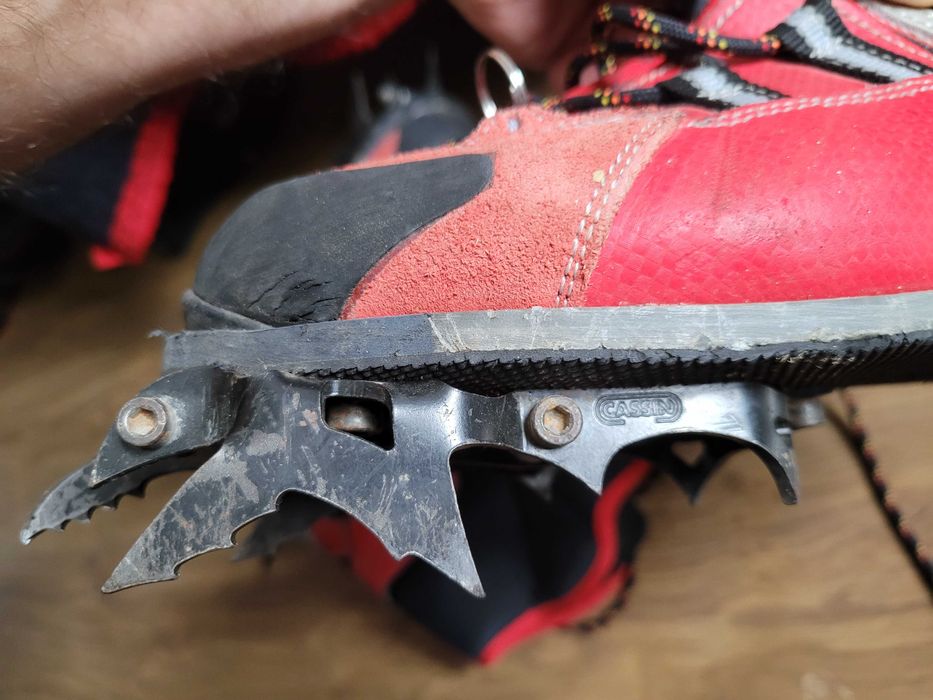 Bocanci Kayland drytooling ice cu coltari Cassin