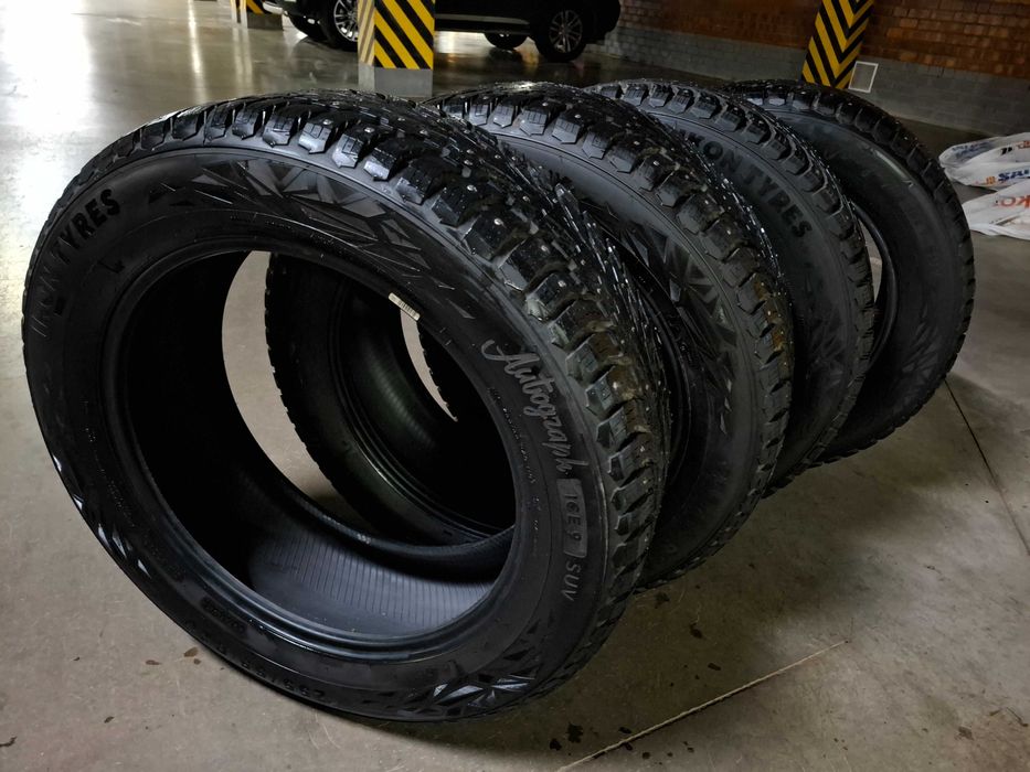 Продам комплект зимних шины Ikon (Nokian) Tyres Autograph 255/55R20