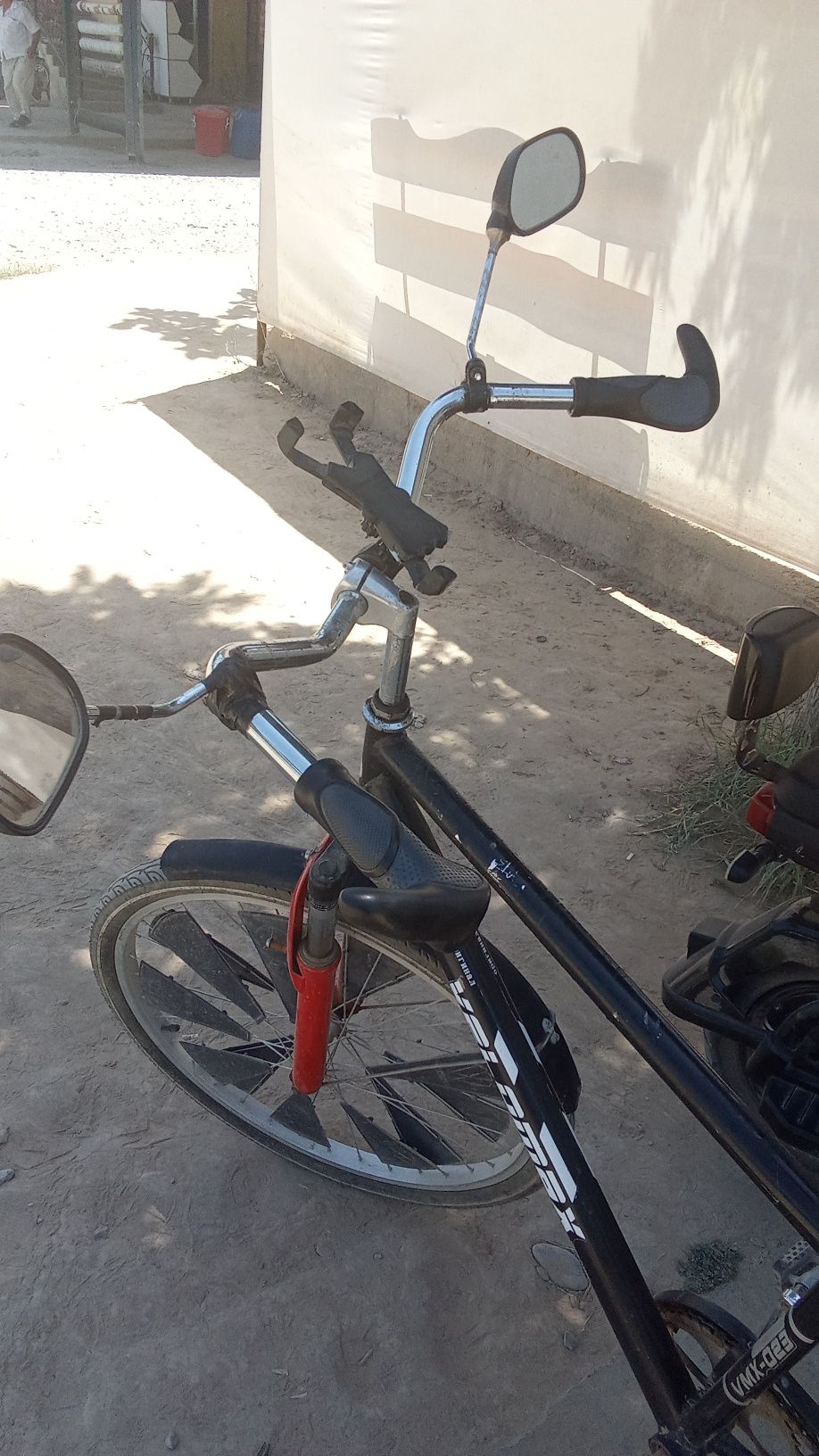 Velosiped Sotiladi . Aybi yoʻq , pakrushkalari xali yangi .